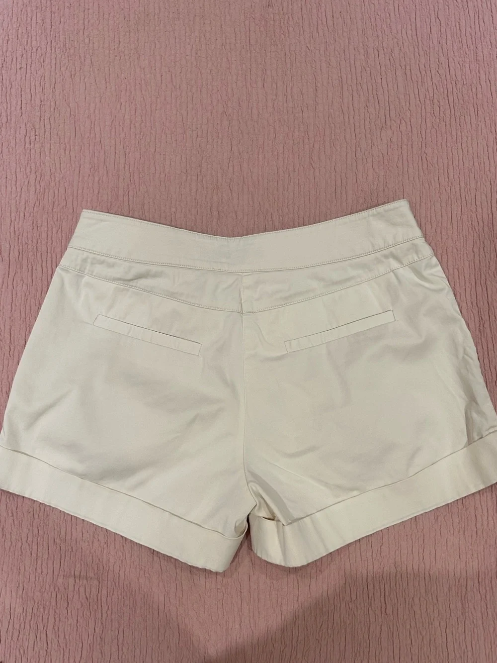 BEBE Ivory High-Rise Pleated Shorts Cuffed Hem, Size 4